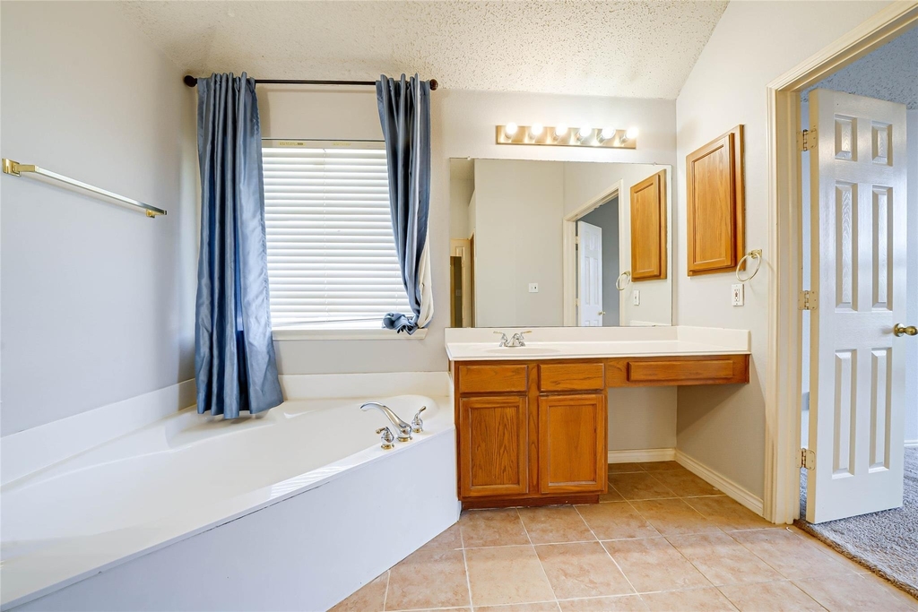 5008 Vineyard Lane - Photo 18