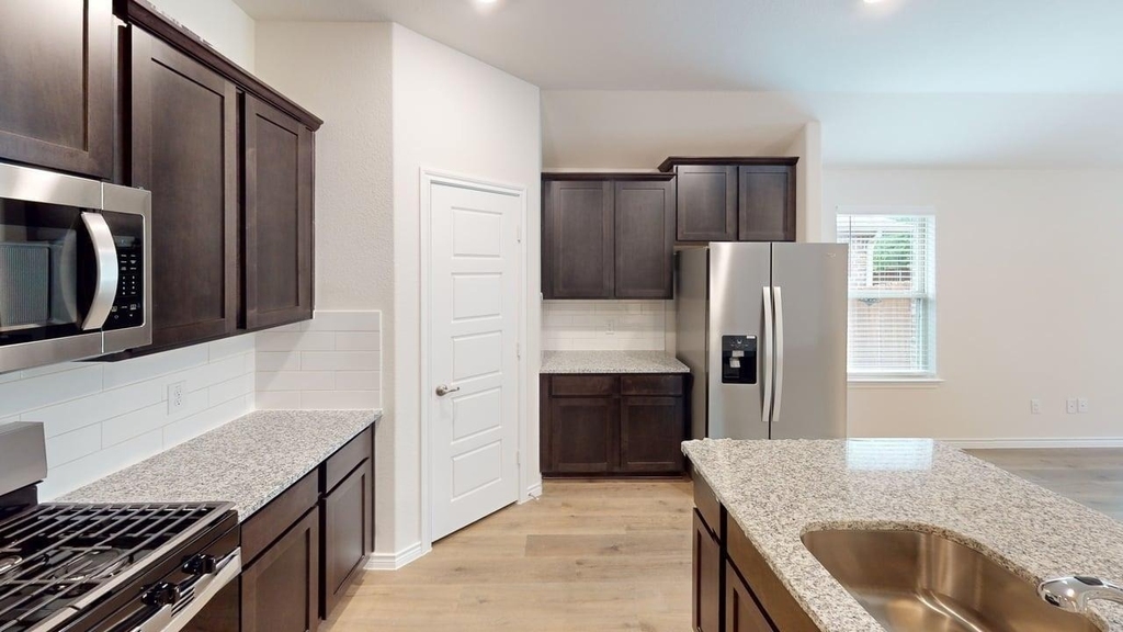 3920 Glastonbury Road - Photo 3