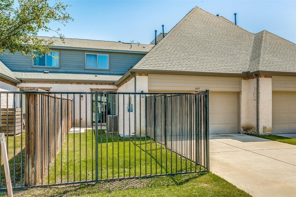 809 Milton Way - Photo 11