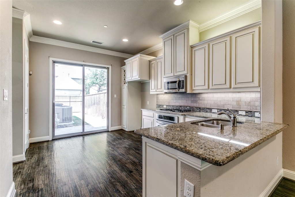 809 Milton Way - Photo 3
