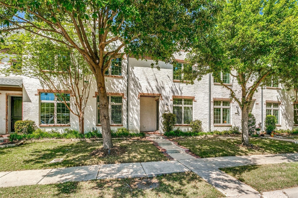 809 Milton Way - Photo 0