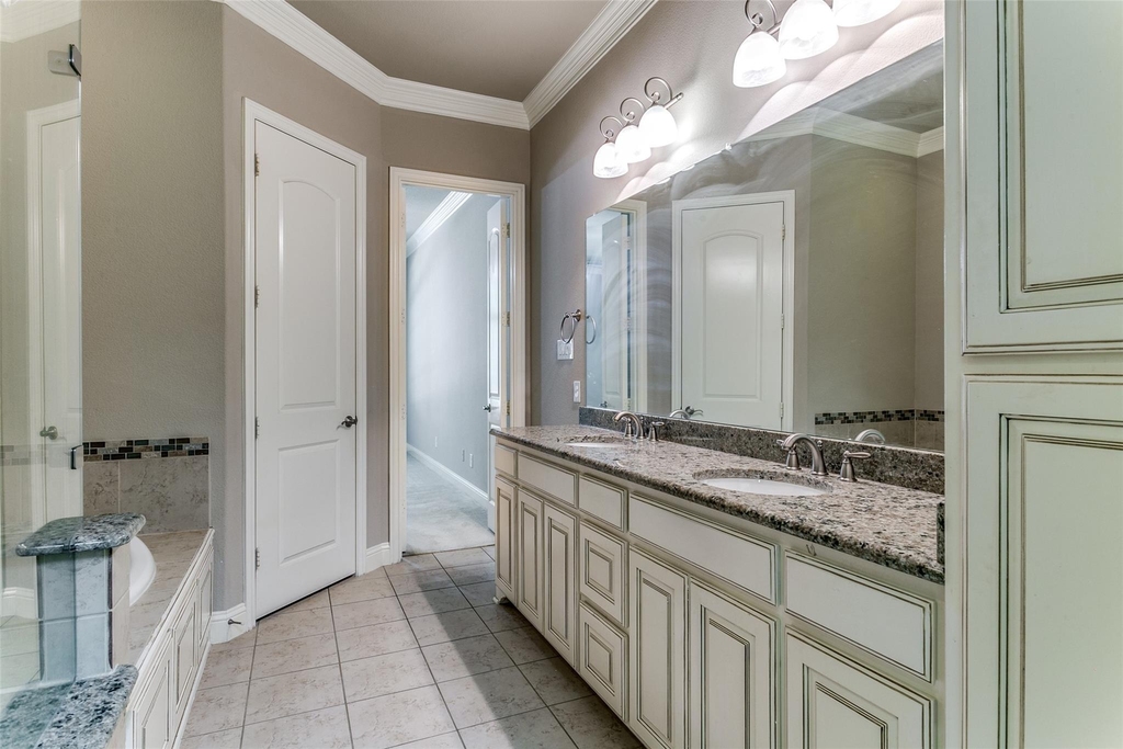 809 Milton Way - Photo 7