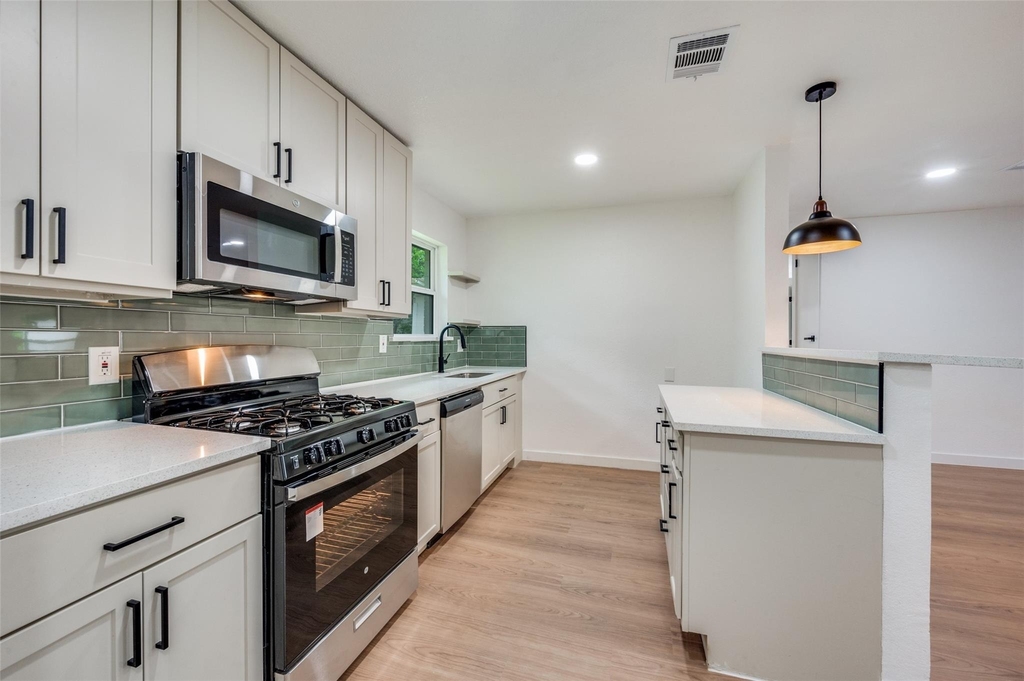 1646 Jackson Street - Photo 3