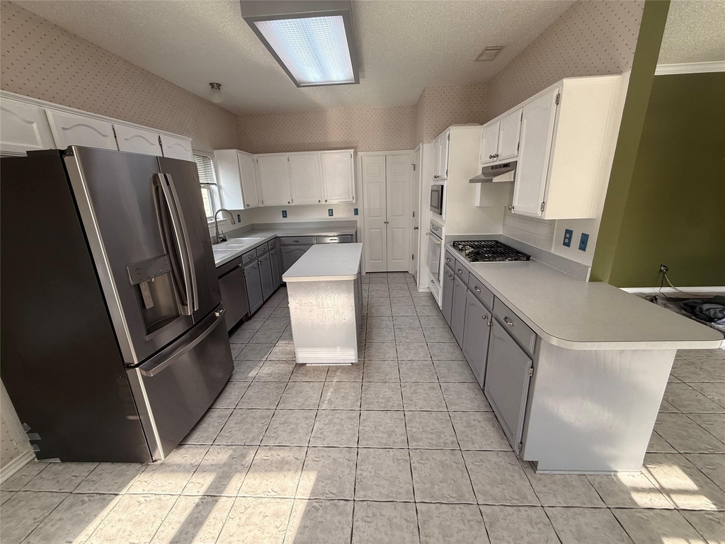 2332 Boardwalk Drive - Photo 5