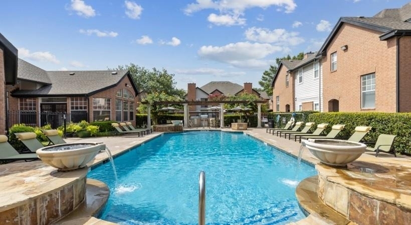 6201 Chapel Hill Boulevard - Photo 14