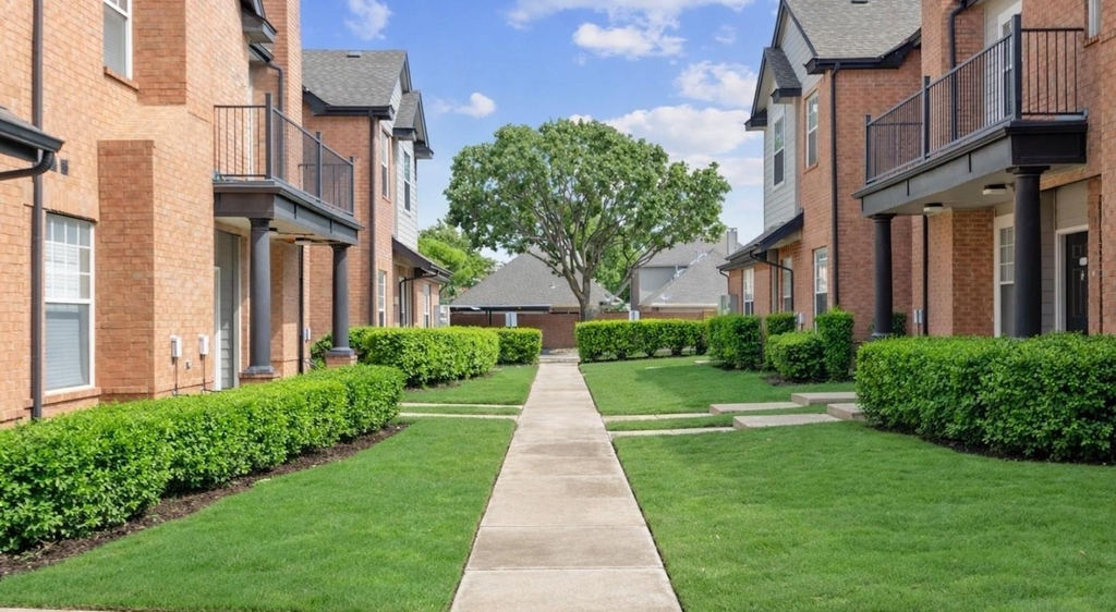 6201 Chapel Hill Boulevard - Photo 20