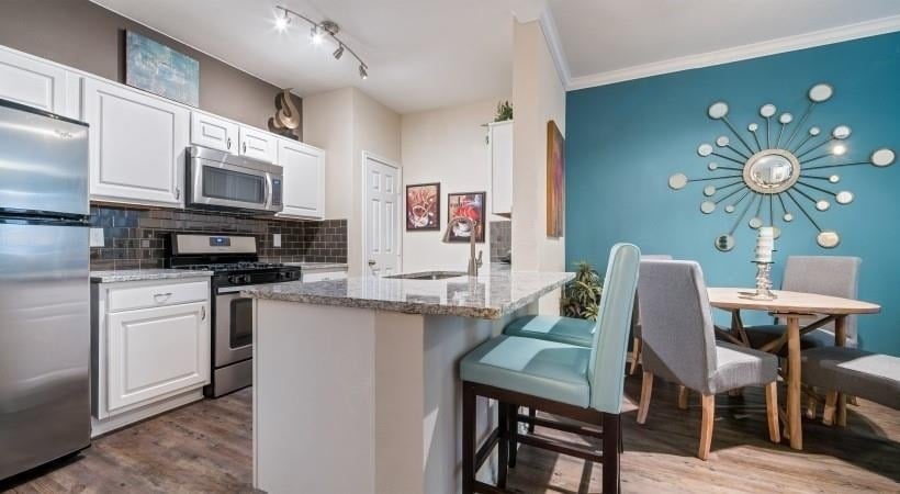 6201 Chapel Hill Boulevard - Photo 5