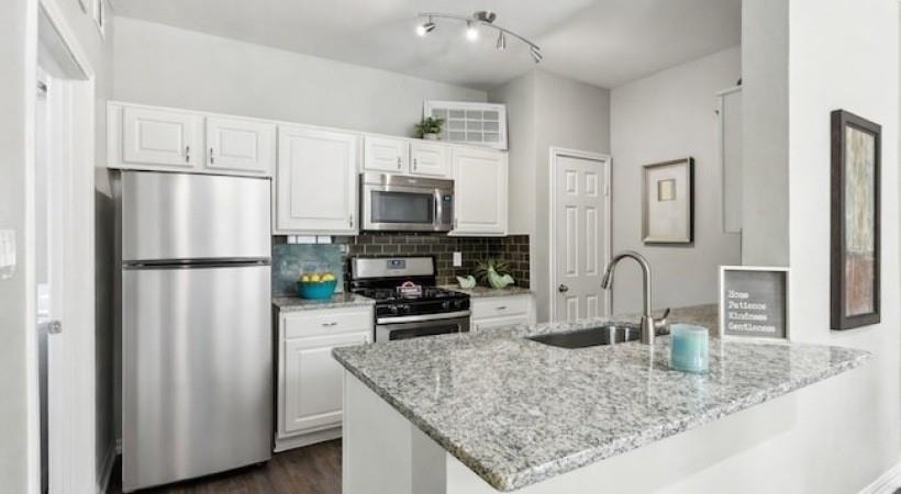 6201 Chapel Hill Boulevard - Photo 7