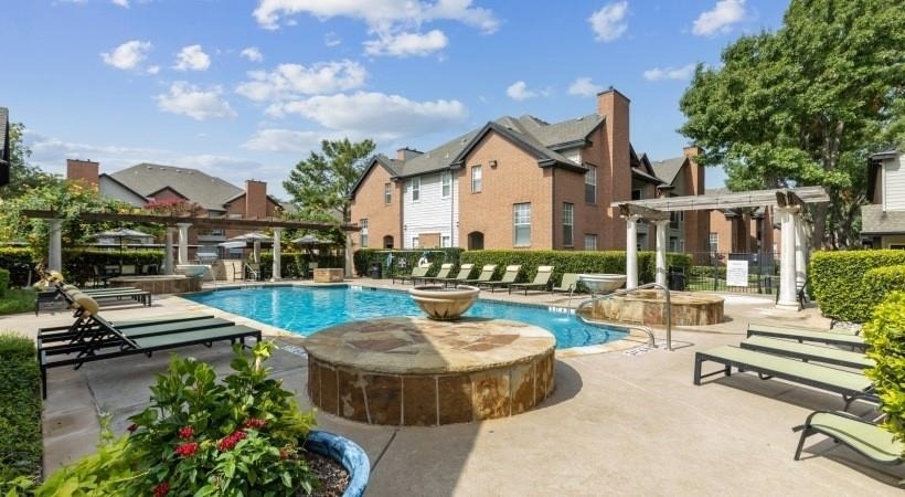6201 Chapel Hill Boulevard - Photo 0