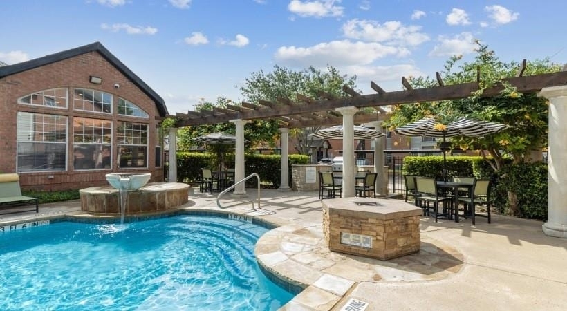 6201 Chapel Hill Boulevard - Photo 16