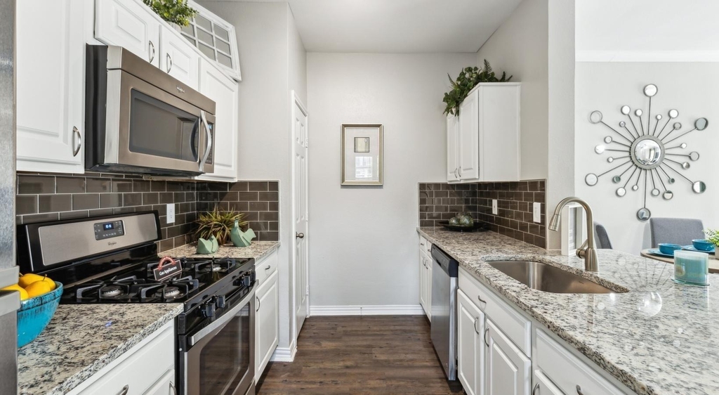 6201 Chapel Hill Boulevard - Photo 4