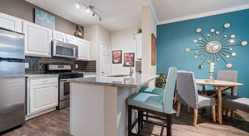 6201 Chapel Hill Boulevard - Photo 5