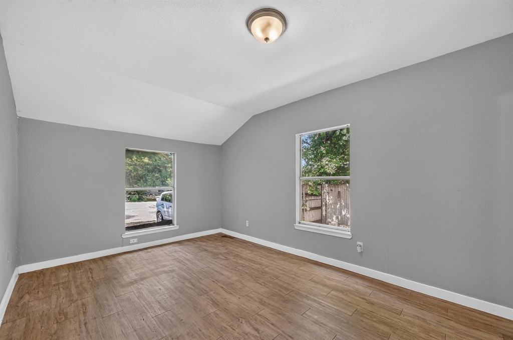 8323 Lapanto Lane - Photo 9