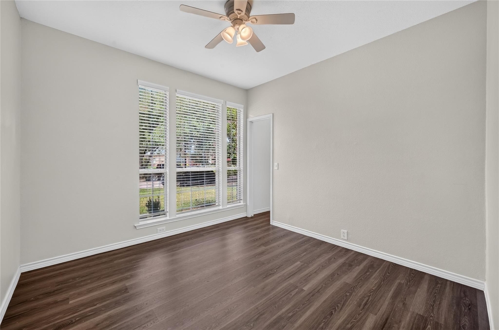 423 Halifax Drive - Photo 5
