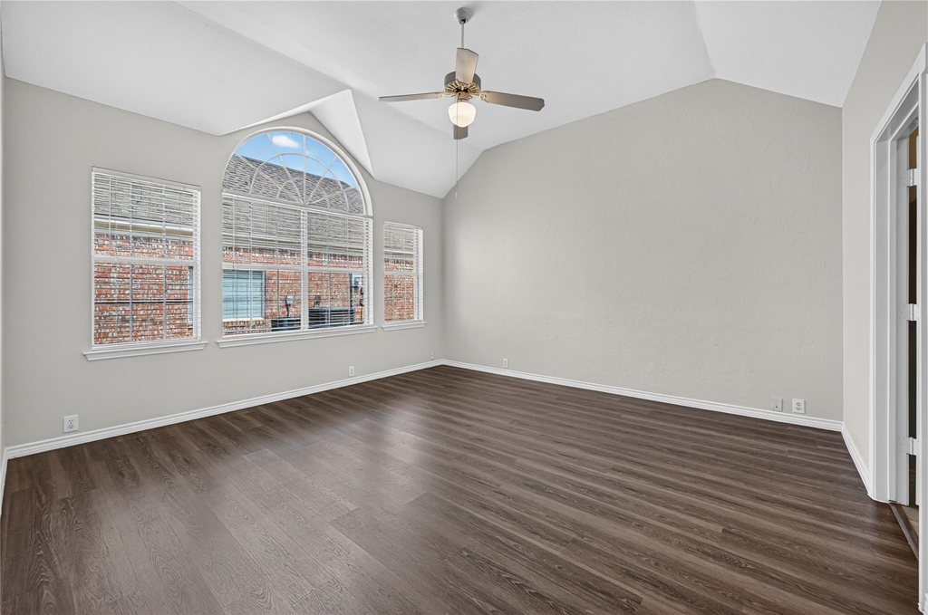 423 Halifax Drive - Photo 1