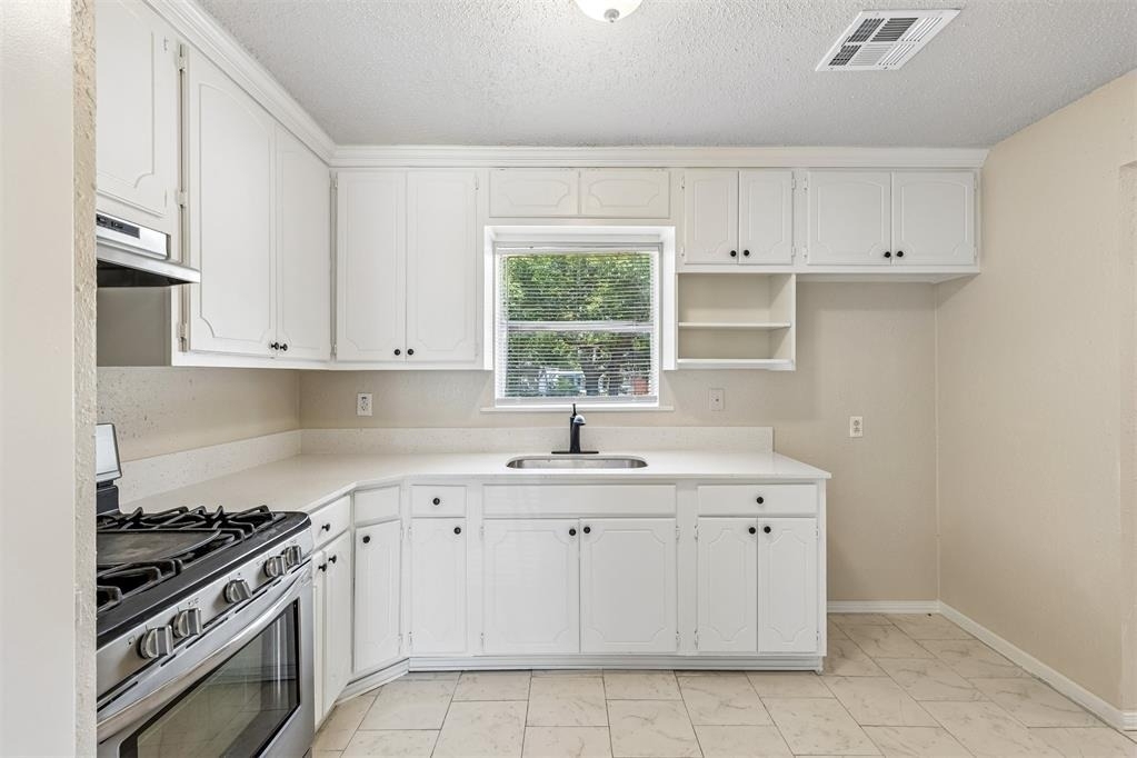 1913 Elm Drive - Photo 2
