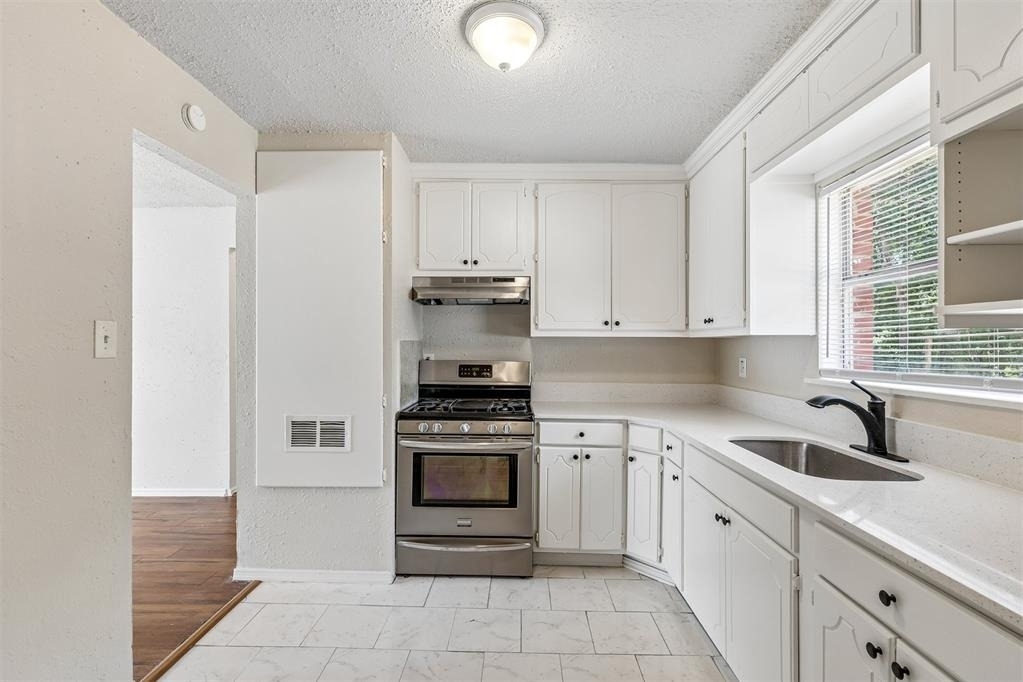 1913 Elm Drive - Photo 3