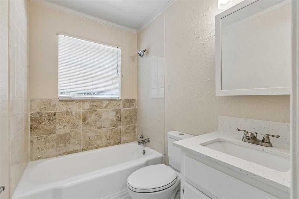 1913 Elm Drive - Photo 5