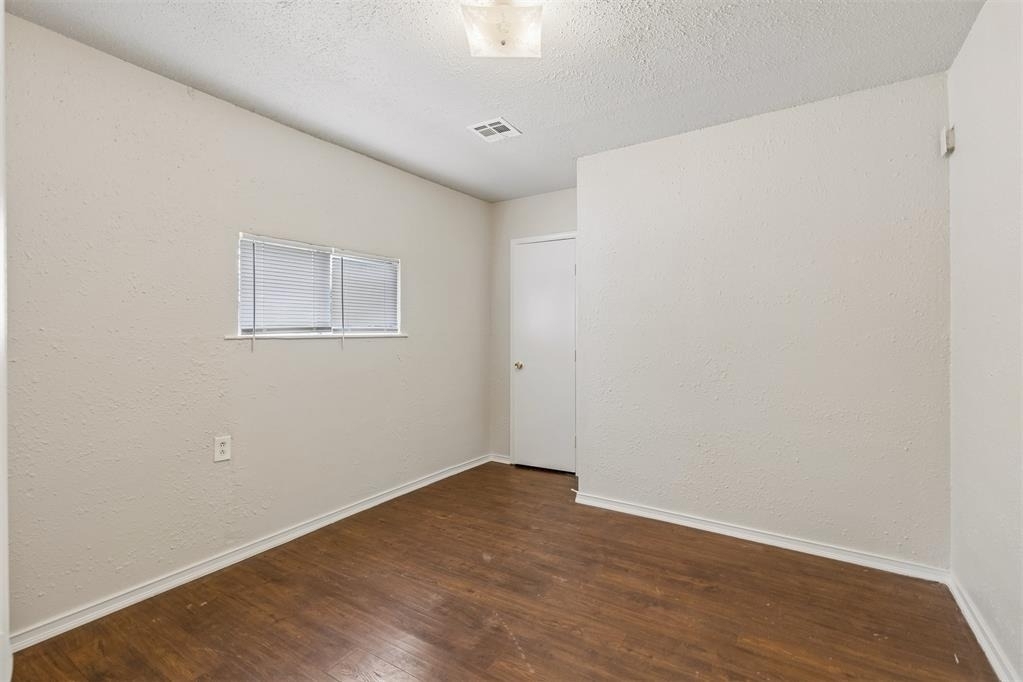 1913 Elm Drive - Photo 6