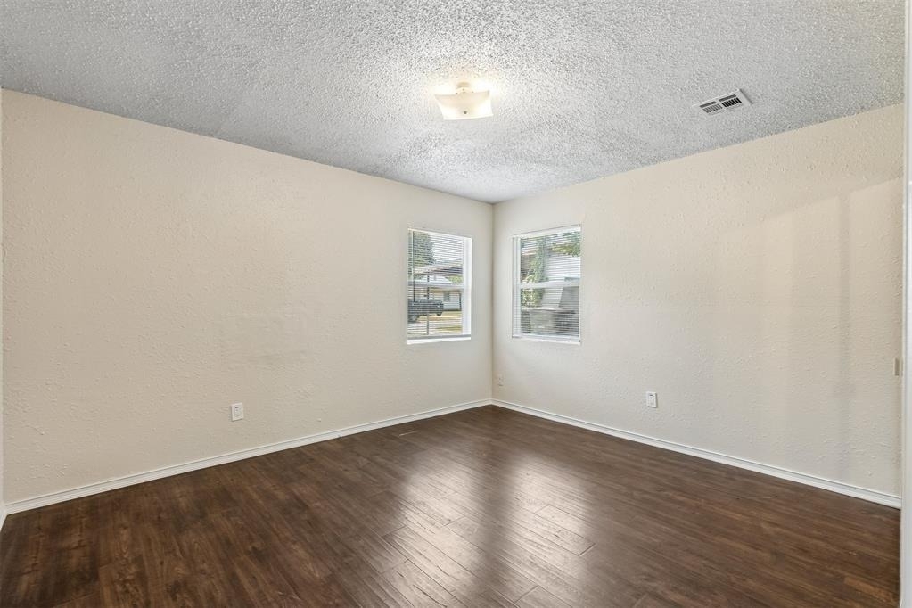 1913 Elm Drive - Photo 7