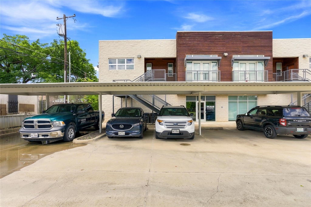1124 Galveston Avenue - Photo 1