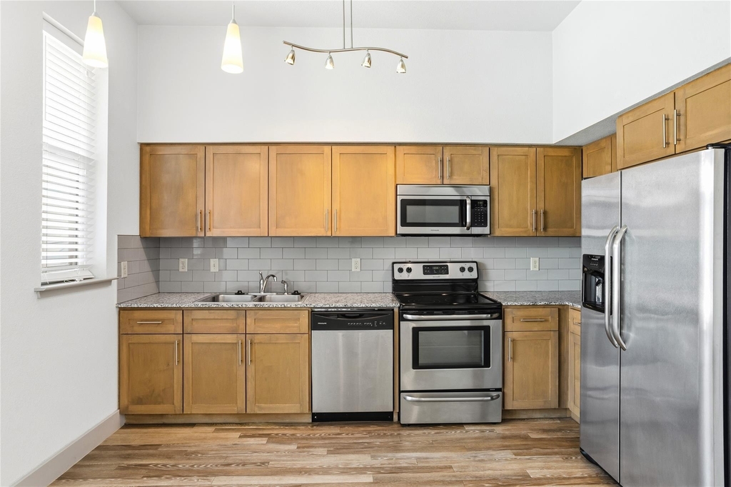 1124 Galveston Avenue - Photo 9
