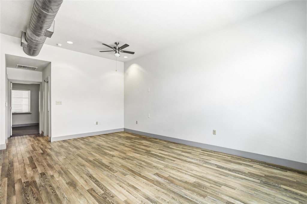 1124 Galveston Avenue - Photo 7