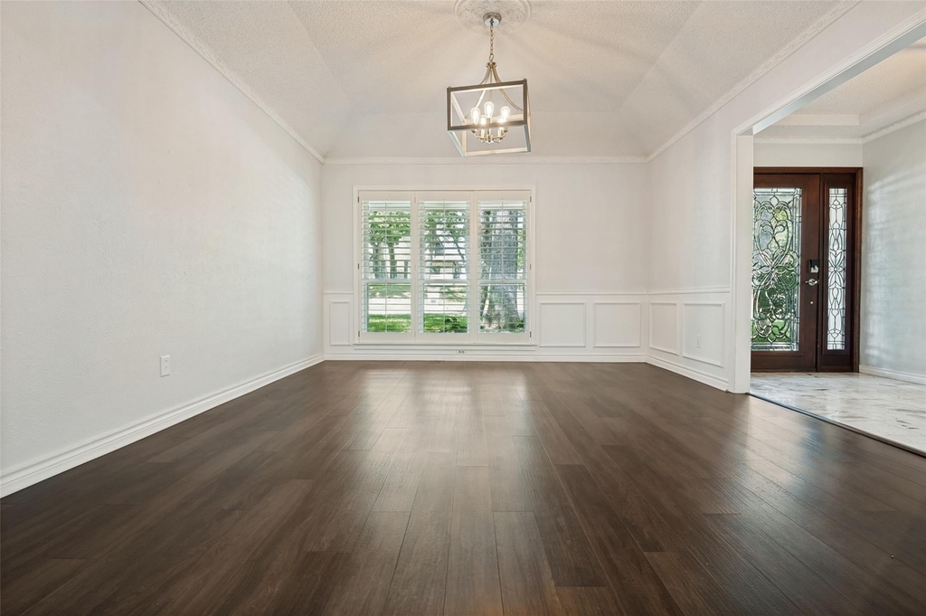 805 Crowley Road - Photo 6