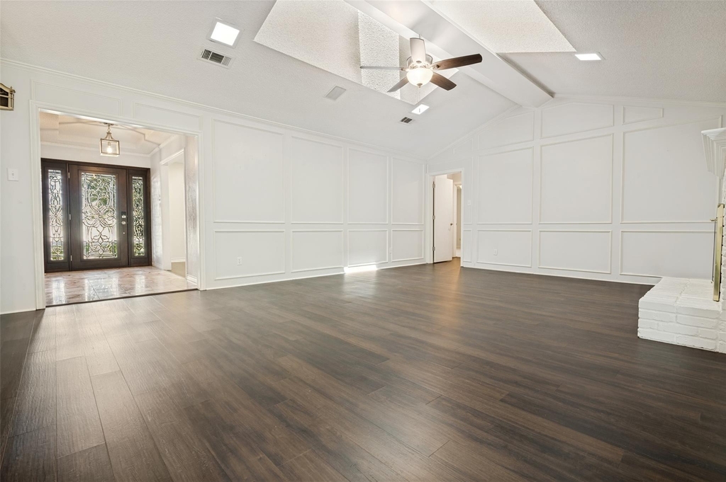 805 Crowley Road - Photo 5