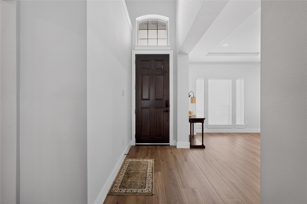 2036 Valencia Drive - Photo 2