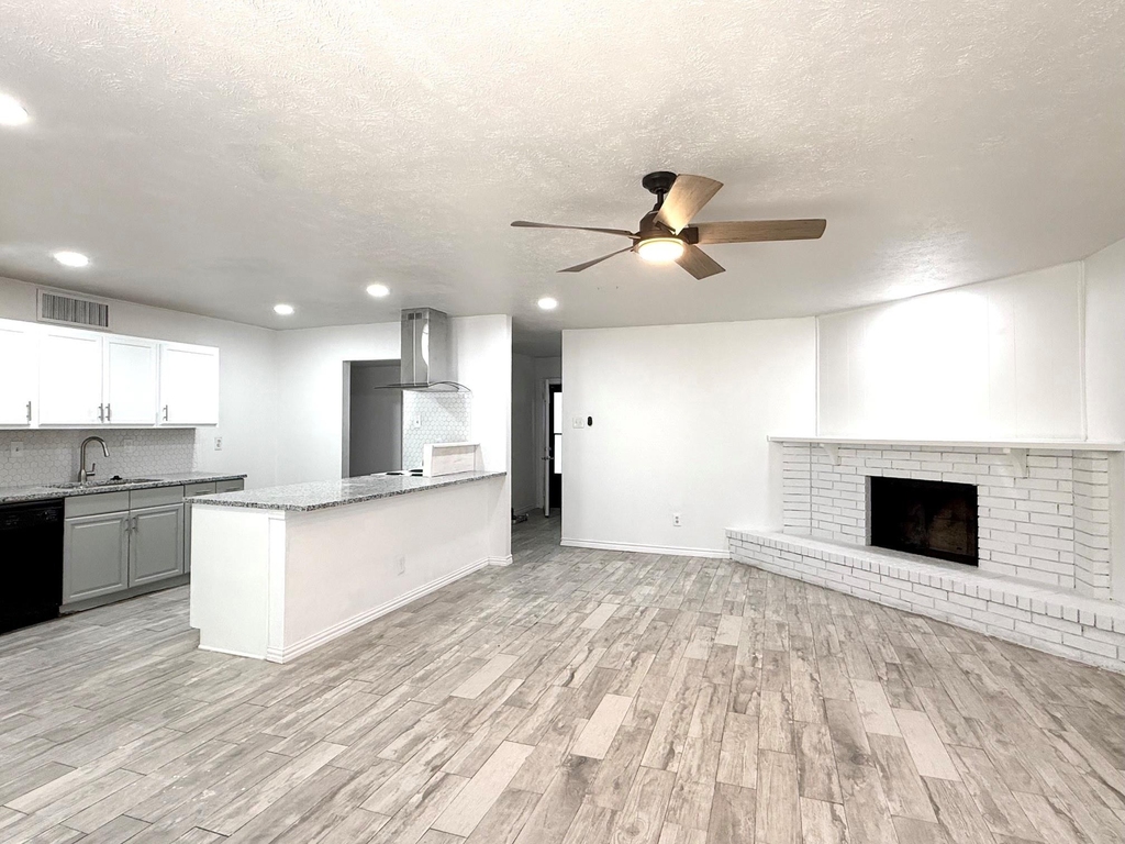 545 Oldbridge Drive - Photo 2