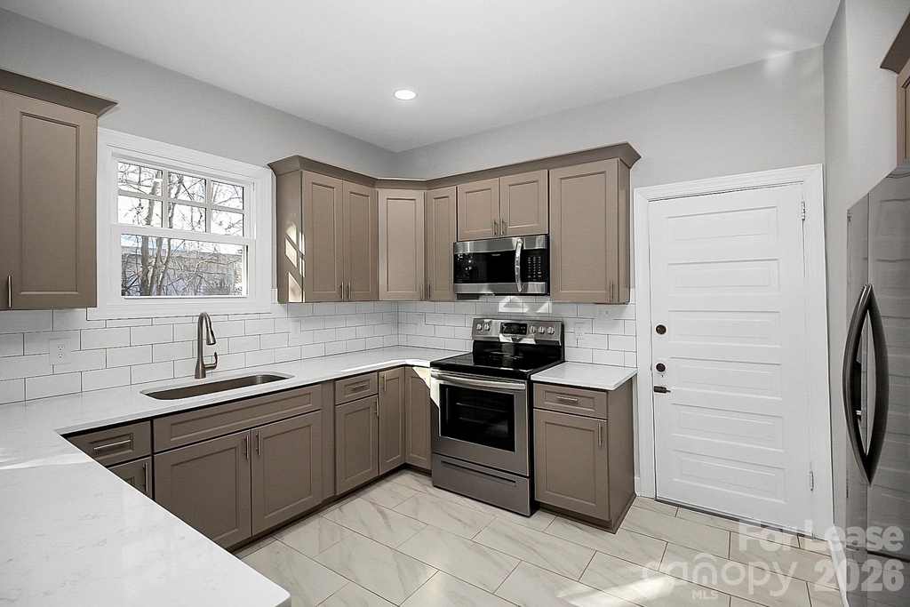 701 S York Street - Photo 4