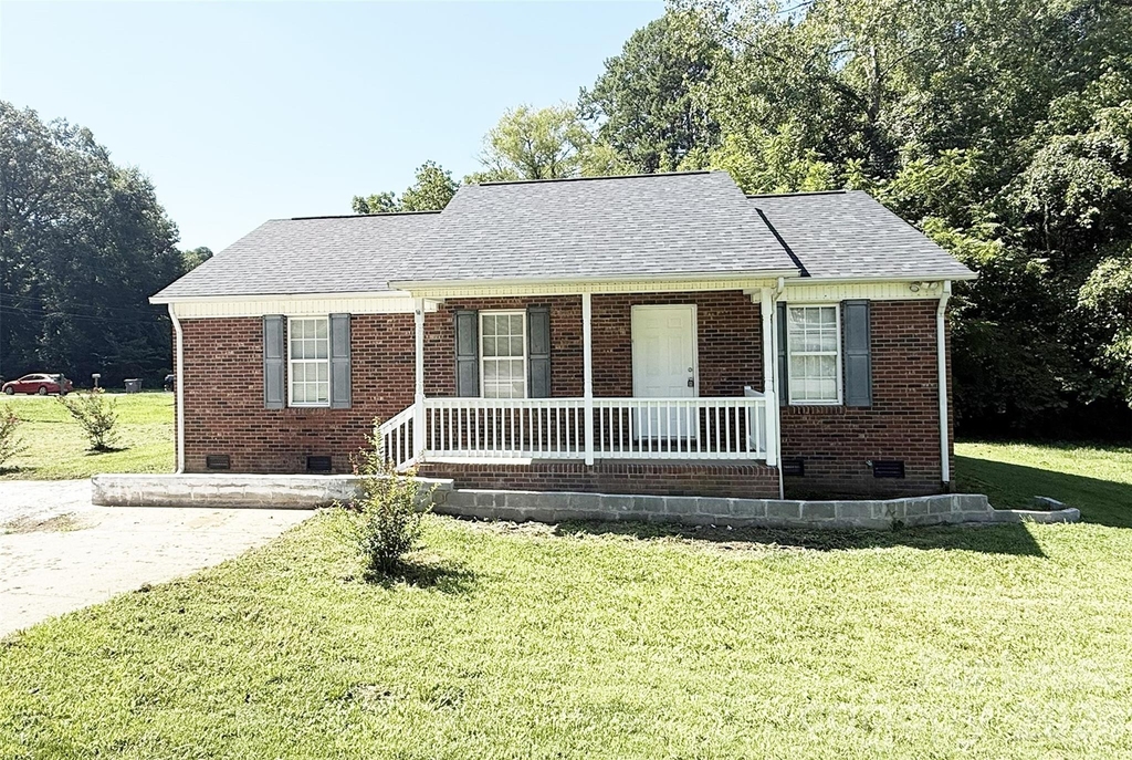 527 E Carpenter Street - Photo 0