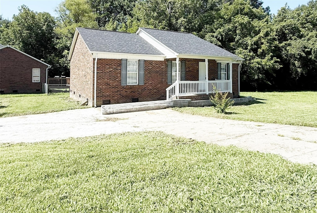 527 E Carpenter Street - Photo 2
