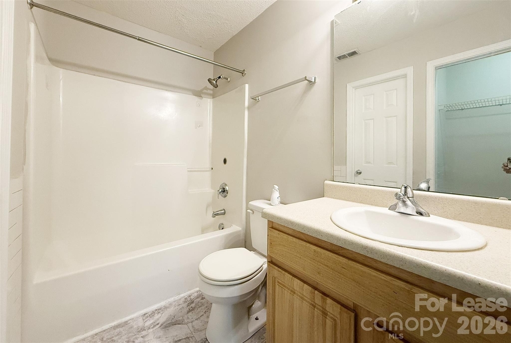 527 E Carpenter Street - Photo 15