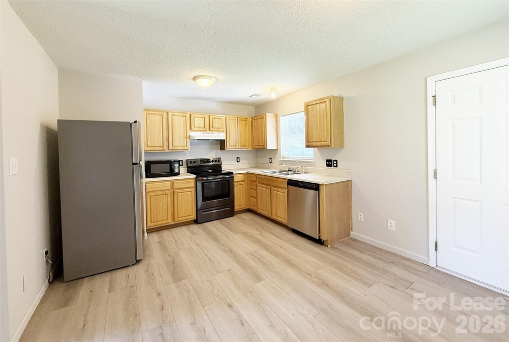 527 E Carpenter Street - Photo 11