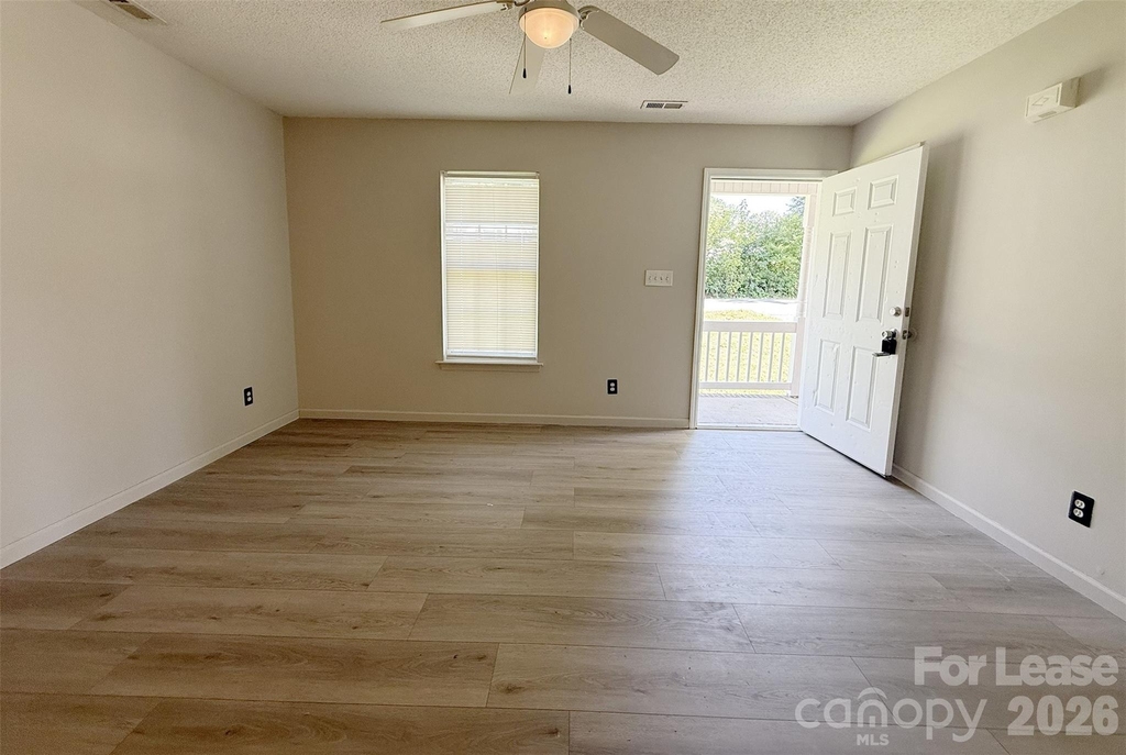 527 E Carpenter Street - Photo 7