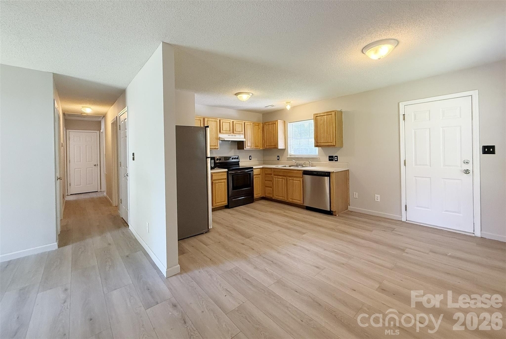 527 E Carpenter Street - Photo 9