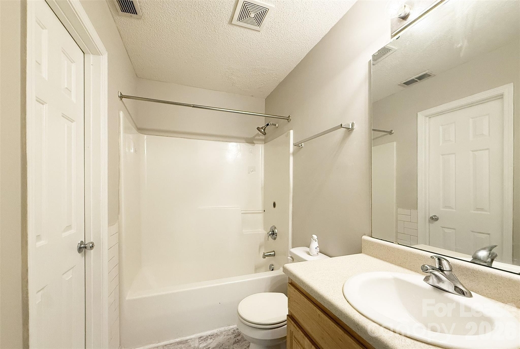 527 E Carpenter Street - Photo 17