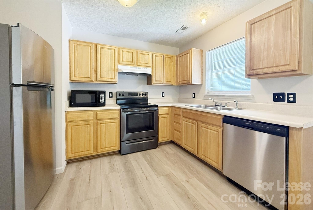 527 E Carpenter Street - Photo 10