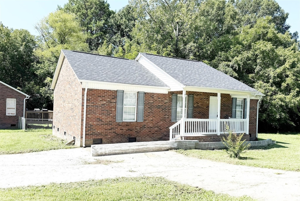527 E Carpenter Street - Photo 1