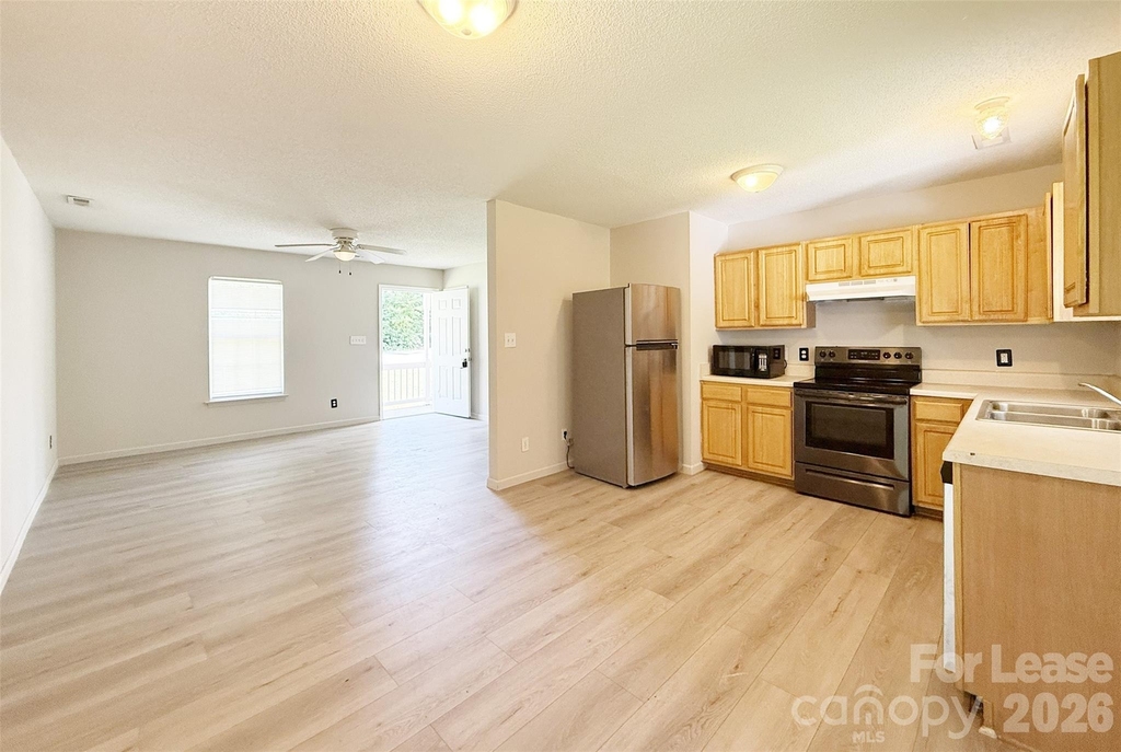 527 E Carpenter Street - Photo 12