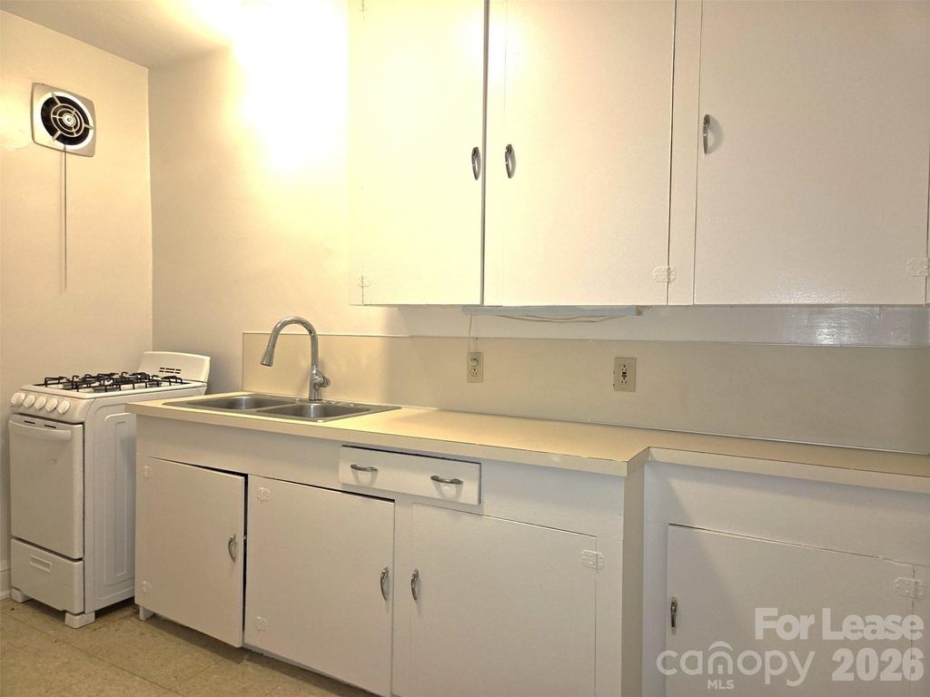 523 Willoughby Street - Photo 1
