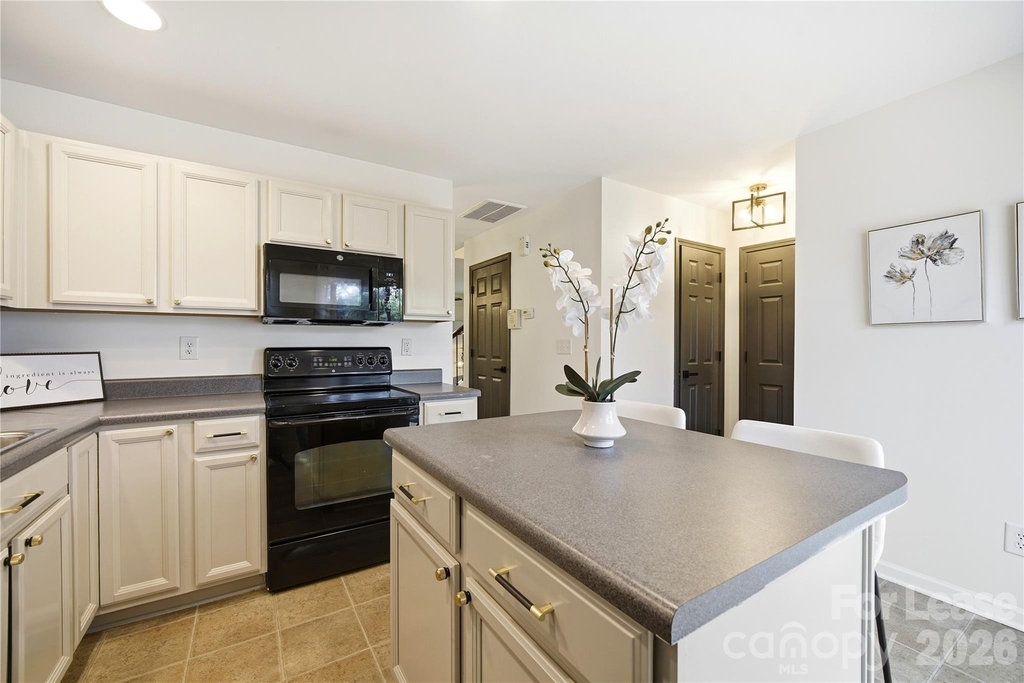 6105 Warrior Avenue - Photo 9