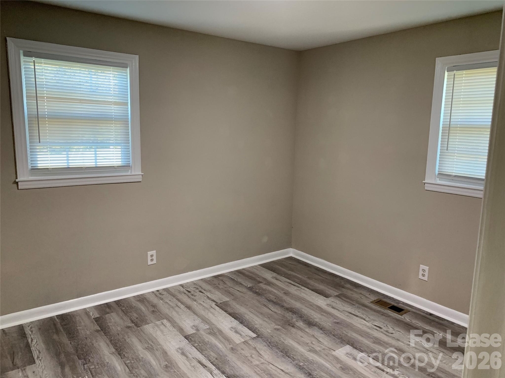477 Sunset Street - Photo 8