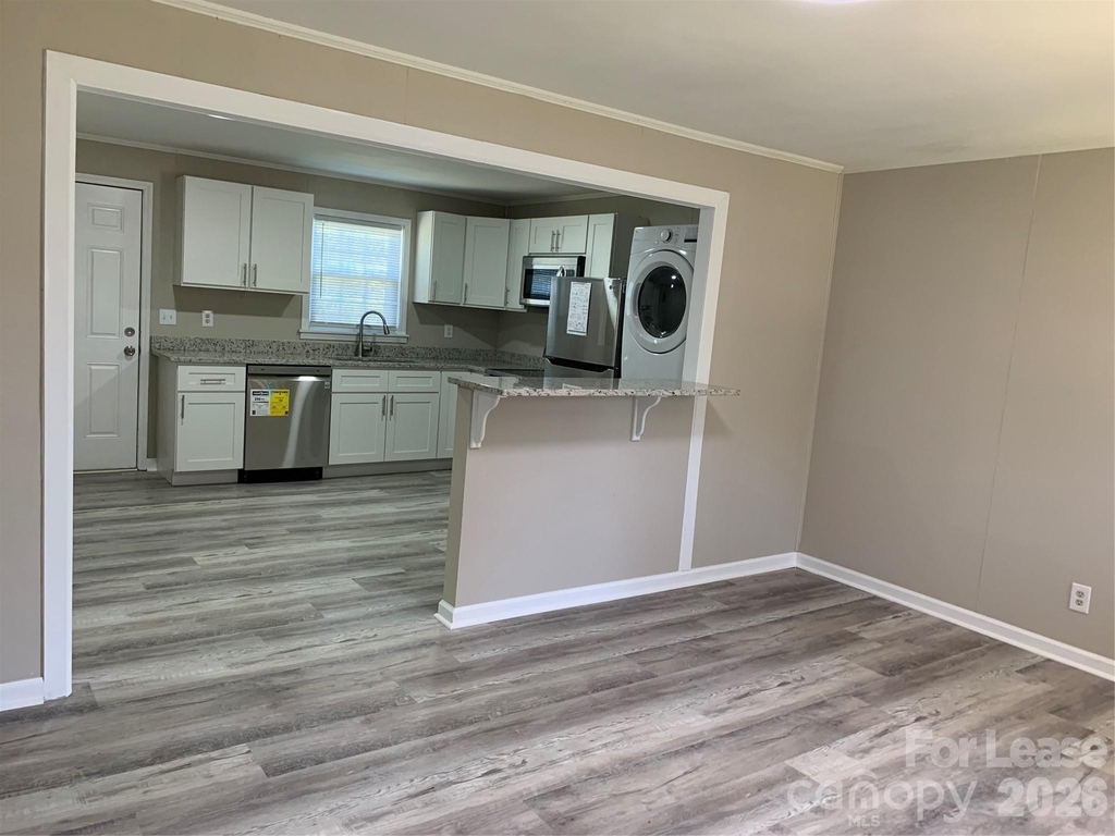 477 Sunset Street - Photo 4