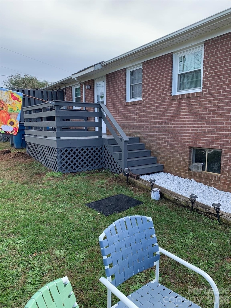 477 Sunset Street - Photo 10