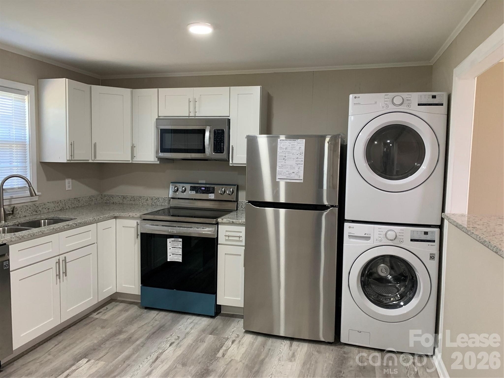 477 Sunset Street - Photo 1