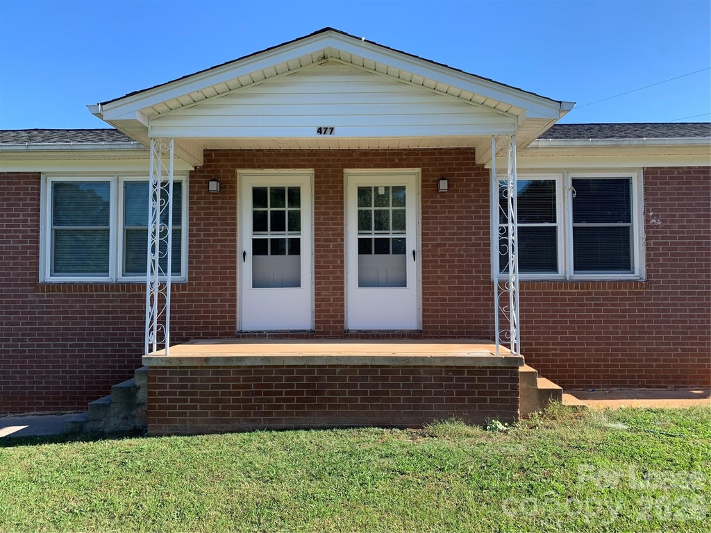 477 Sunset Street - Photo 0