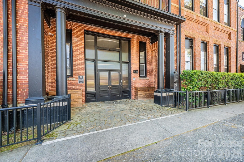 426 2nd Avenue Se - Photo 2
